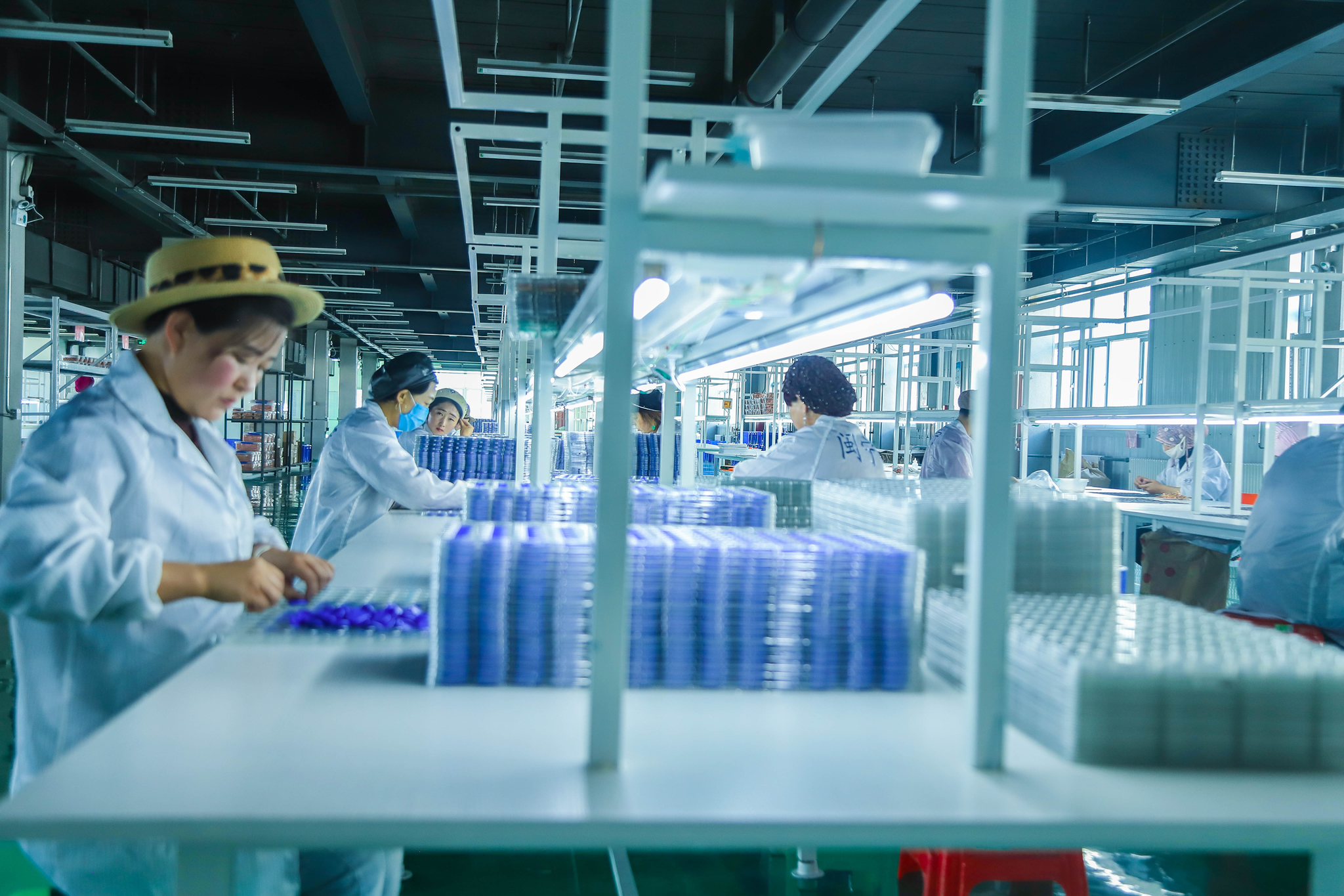 yp街机集团宁夏工厂获得一项用于智能卡加工的超声波焊接装置专利